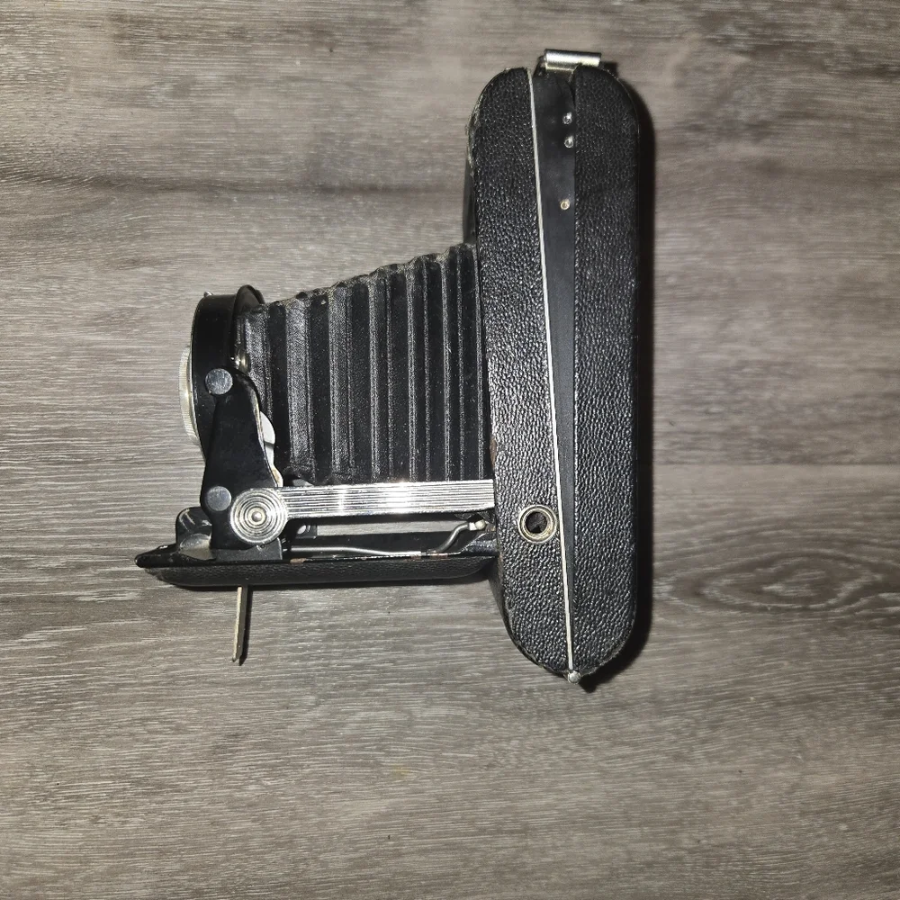 Vintage Kodak Vigilant Junior Six-20 Folding Camera 6x9 Format Untested. No‎ Len